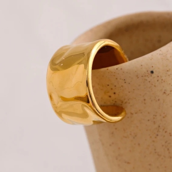 New Gold Hammered Wide Band Ring - Picture 12 of 13